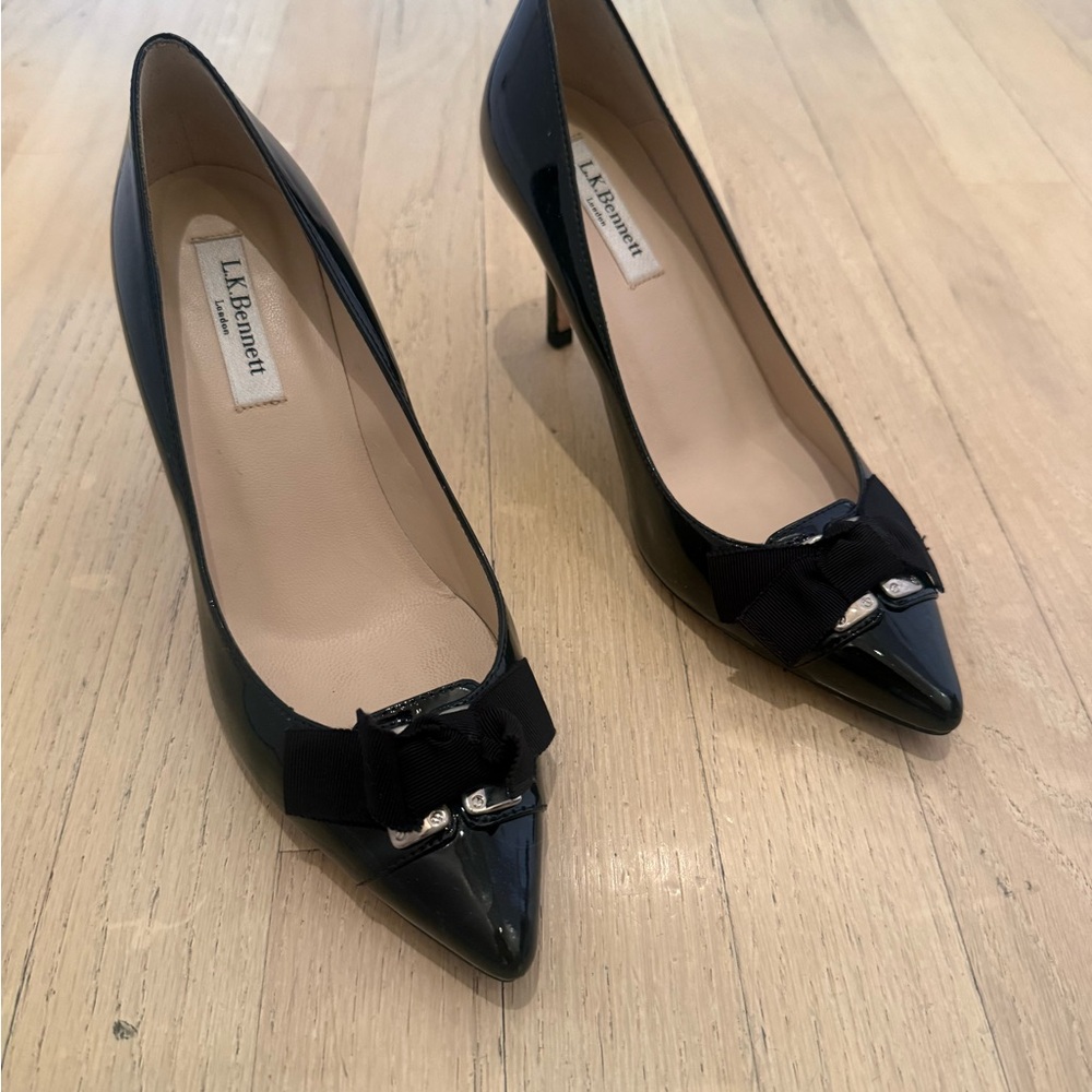LK Bennett Black Patent Pointed Pumps with Bow and Metal Accent - Picture 9 of 9